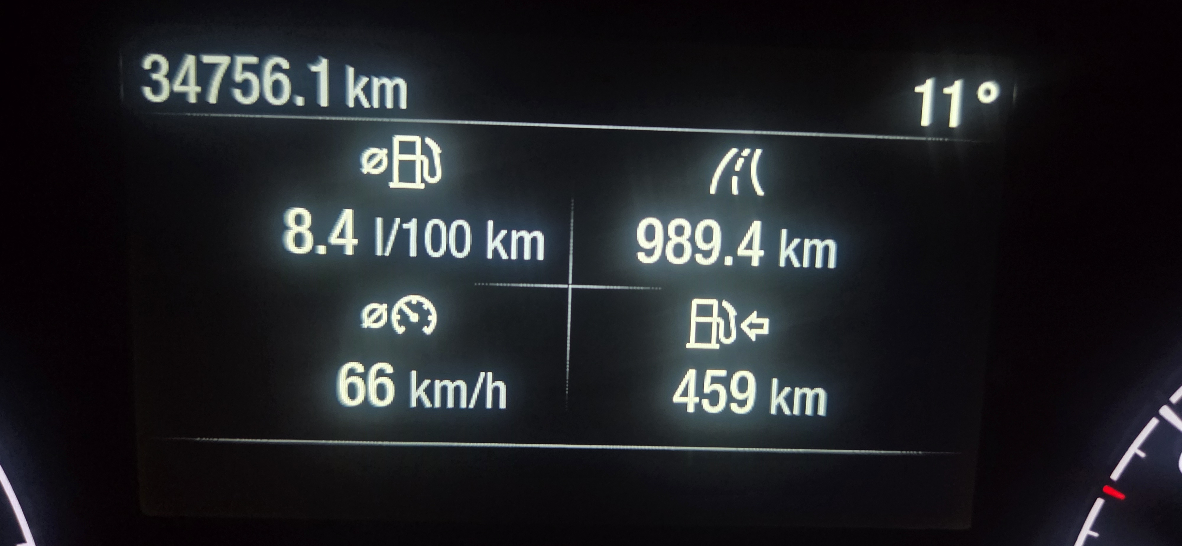 Tévhit, hogy sokat fogyaszt a kisbusz? Megnéztük a fedélzeti számítógép valós adatait egy 990 km-es vegyes úton.